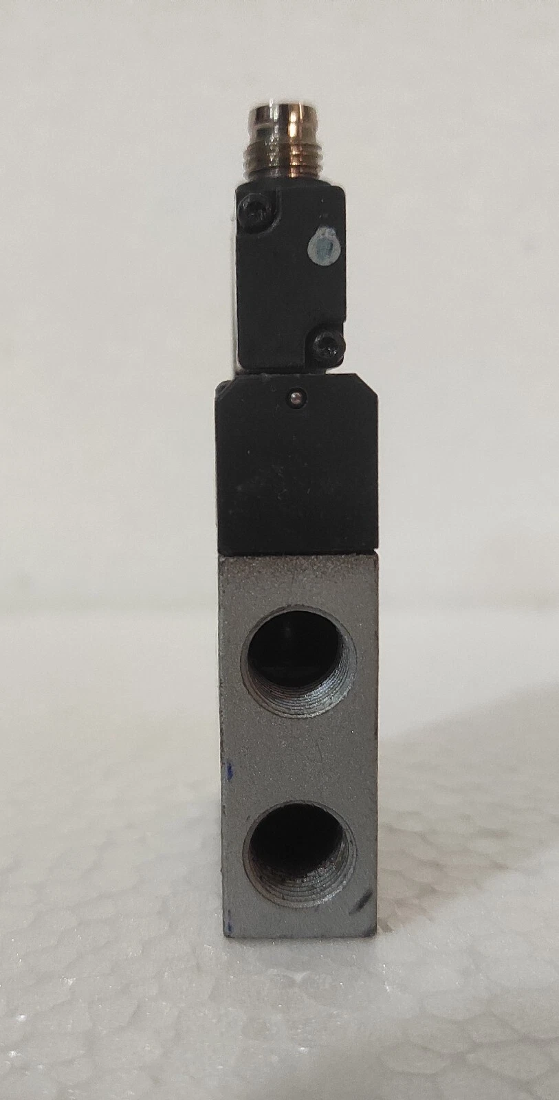 admin/uploads/uploads/Festo CPE 14-M1CH Solenoid Valve_5.webp